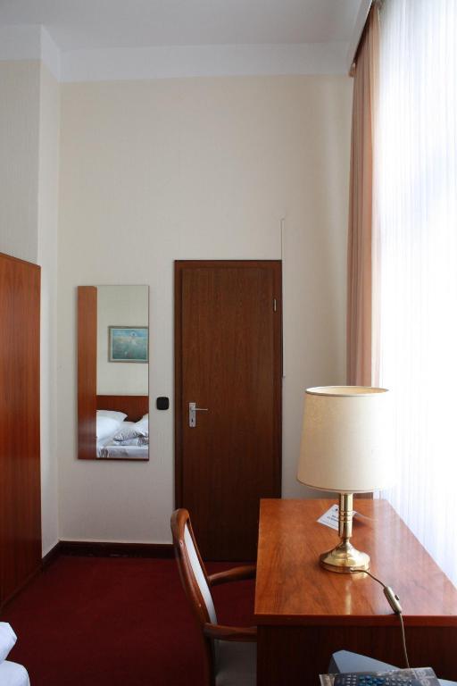 Kurfürst Am Kurfürstendamm Hotel 3*