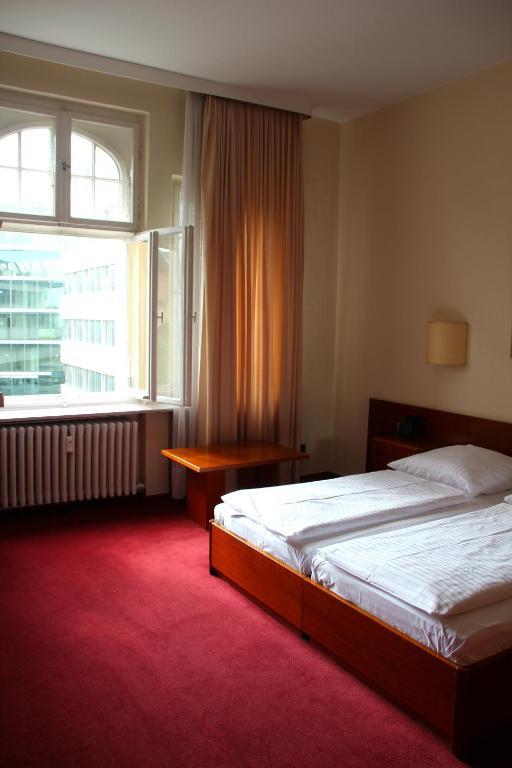 Hotel Kurfürst Am Kurfürstendamm 3*