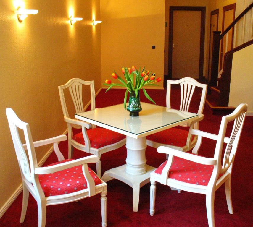 Hotel Kurfürst Am Kurfürstendamm 3*